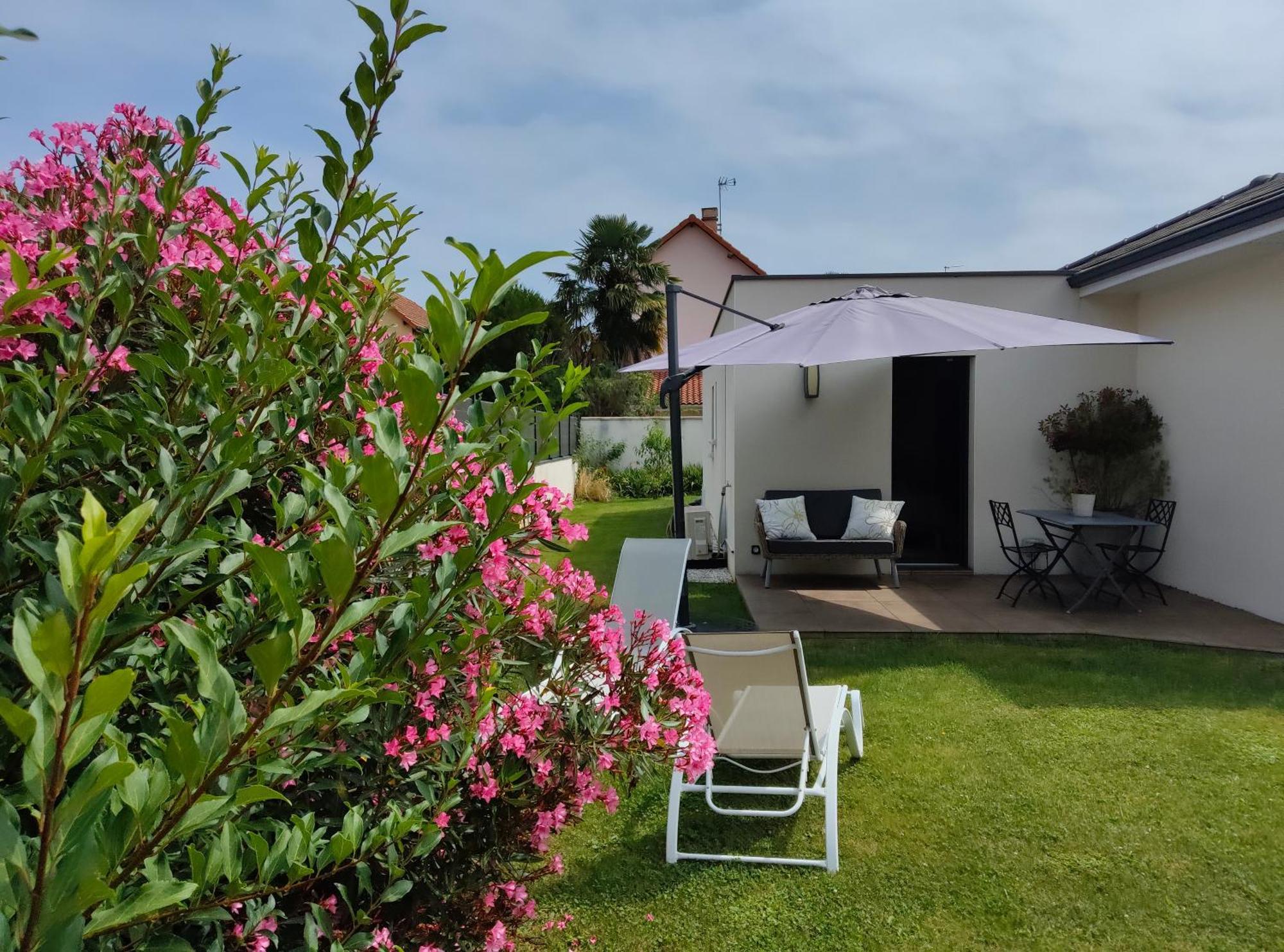 Du Cote De Chez Paule, Chambre Avec Entree Independante Et Salle D'Eau Privative Semeac Luaran gambar