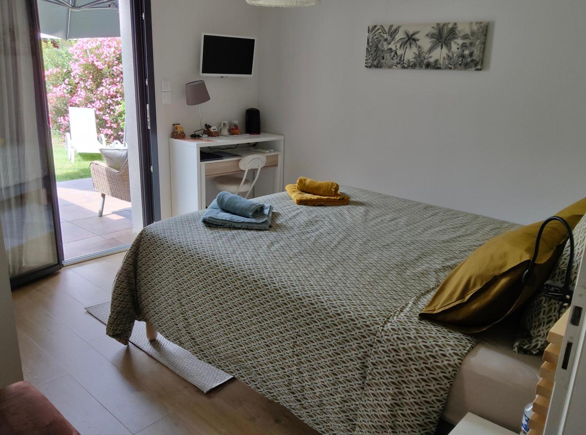 Du Cote De Chez Paule, Chambre Avec Entree Independante Et Salle D'Eau Privative Semeac Luaran gambar
